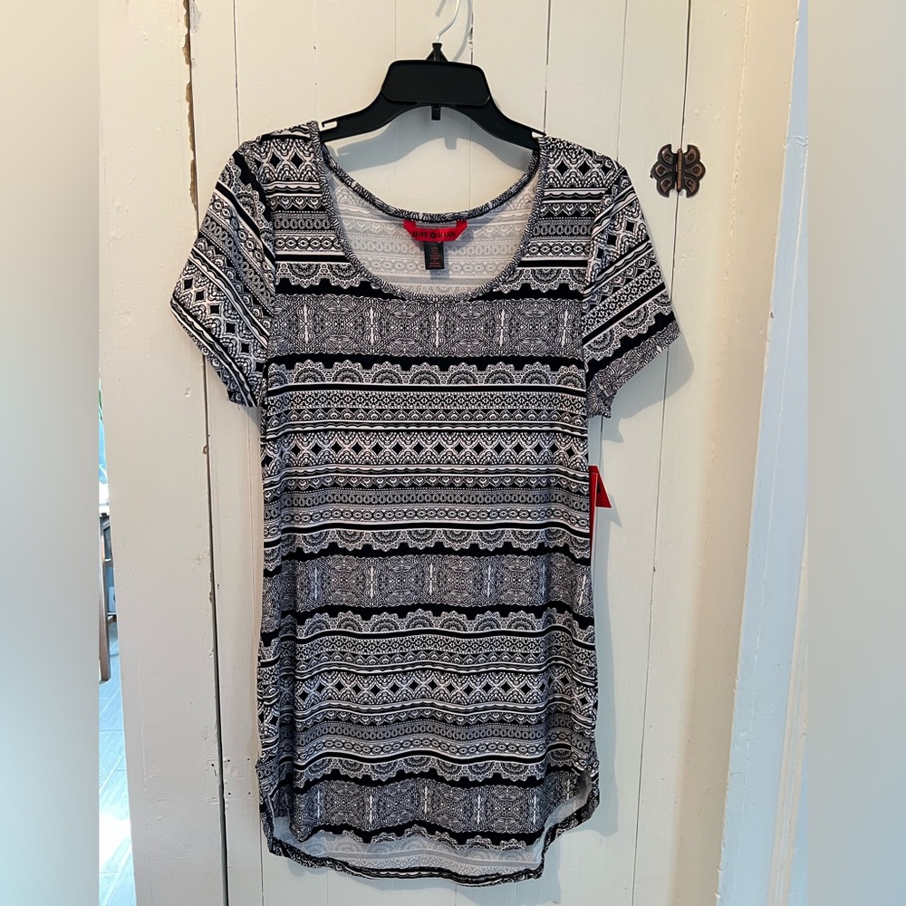 Hot kiss, black-and-white, short sleeve print dress/long shirt size 2X.